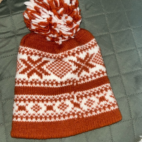 Other - Burnt orange white fall University of Texas colors hat beanie with fluff
